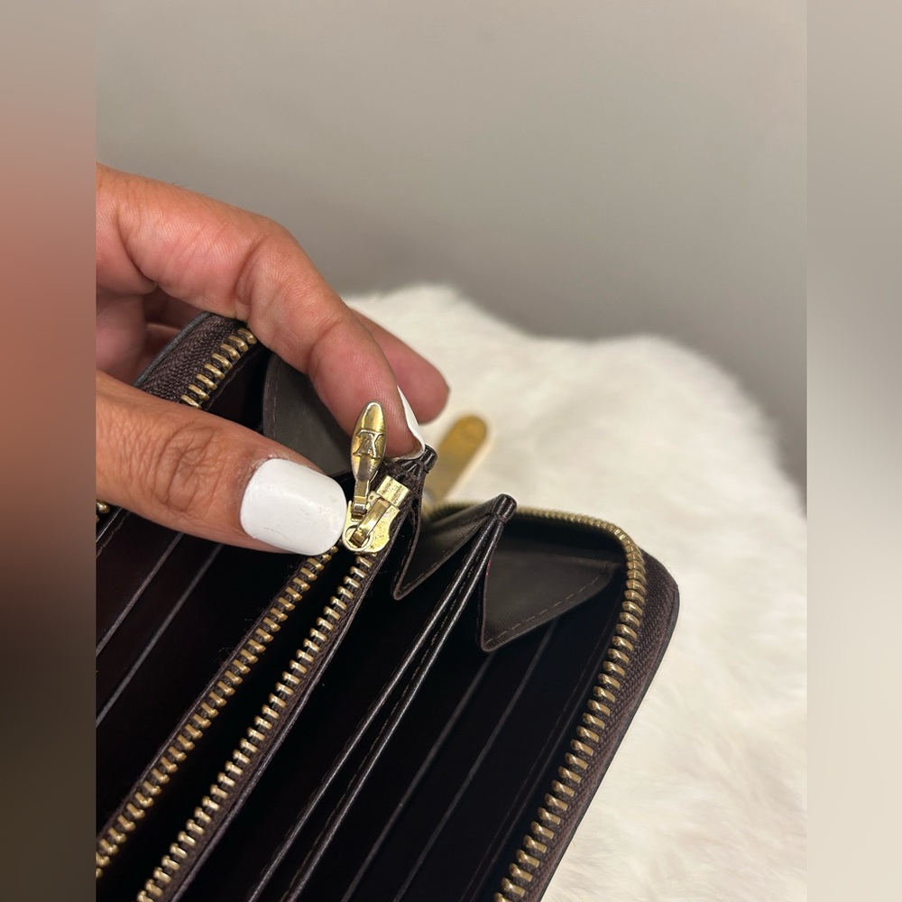 SOLD! LOUIS VUITTON WINE COLOR VERNIS ZIP WALLET!!🔥🔥🔥 - Picture 6 of 8